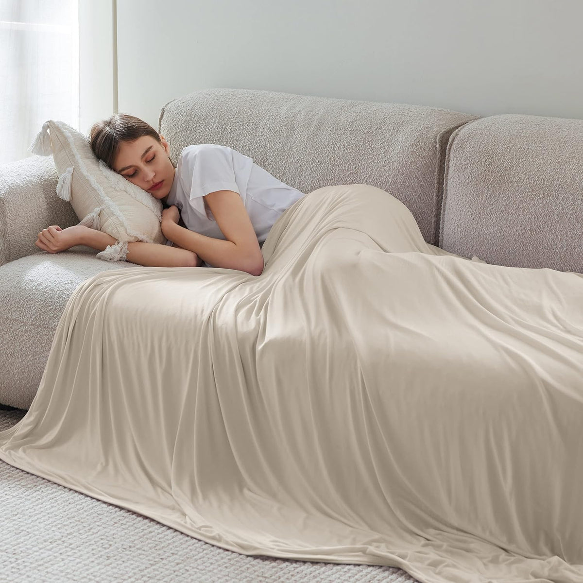 Bedsure Silky Soft Summer Cooling Blanket for Hot Sleepers, Rayon Derived from Bamboo Cold Throw Blanket for Couch, Lightweight Bed Cooling Throw Camping Picnic Travel Outdoor Dorm Essentials, 50x70