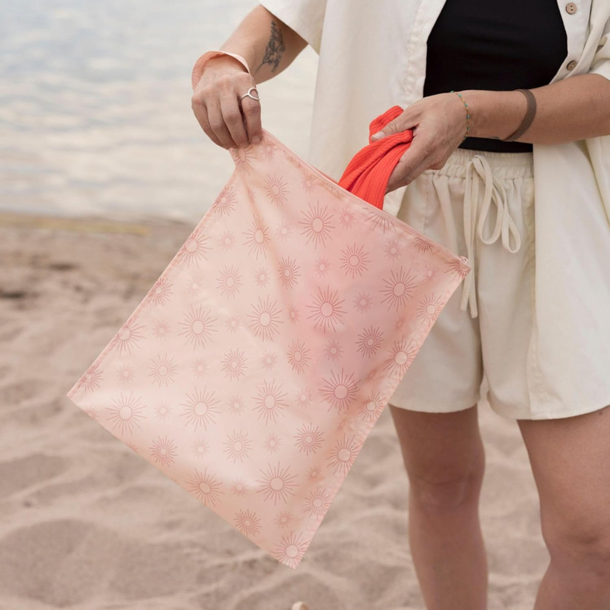 Tiny Twinkle Mess Proof Wet Bags | Reusable Waterproof Wet Bags for Swimsuits | Baby Clothes | Travel & Diaper Bag (Pink, Brown Checkers) - Colors A