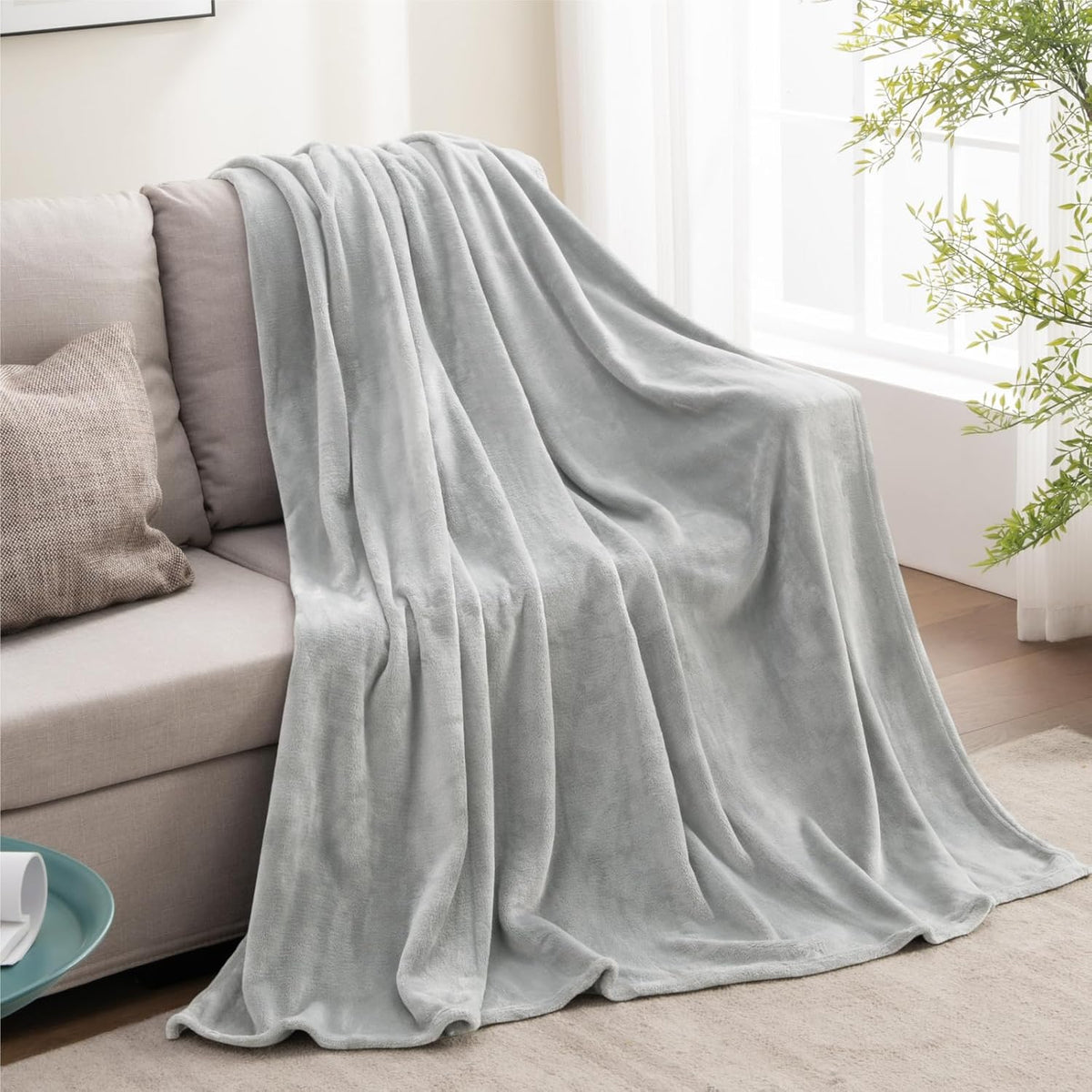 BEDELITE Fleece Blanket Black Throw Blankets for Couch & Bed, Luxury Plush Cozy Fuzzy Blanket 50x60 inches, Super Soft Warm Lightweight Throw Blanket for Travel Camping - Colors B