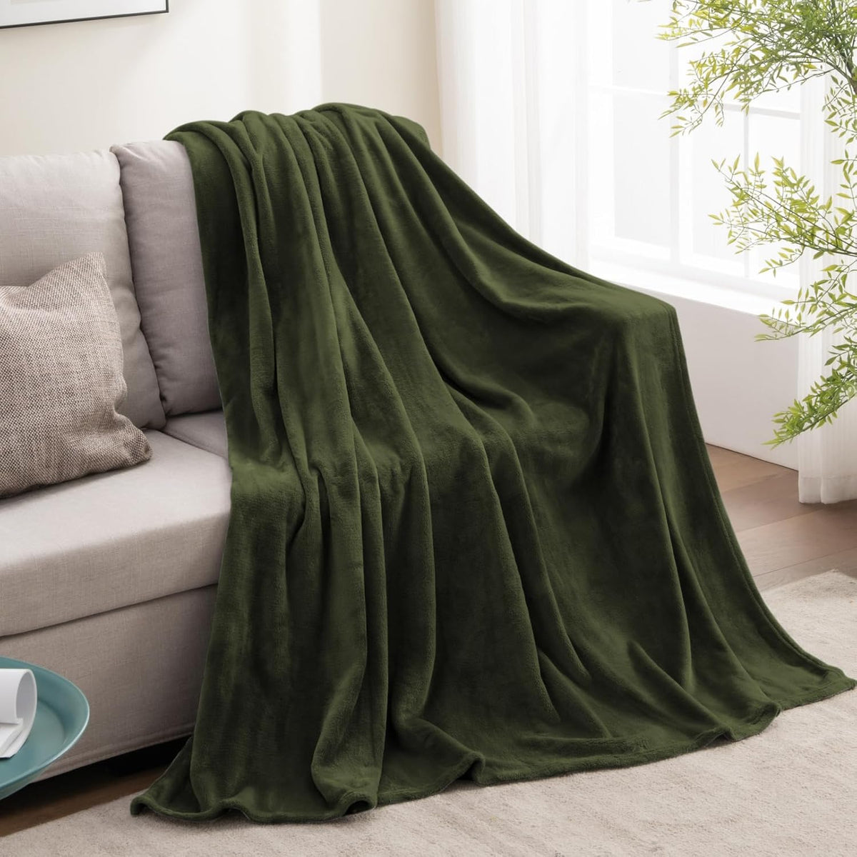 BEDELITE Fleece Blanket Black Throw Blankets for Couch & Bed, Luxury Plush Cozy Fuzzy Blanket 50x60 inches, Super Soft Warm Lightweight Throw Blanket for Travel Camping - Colors B