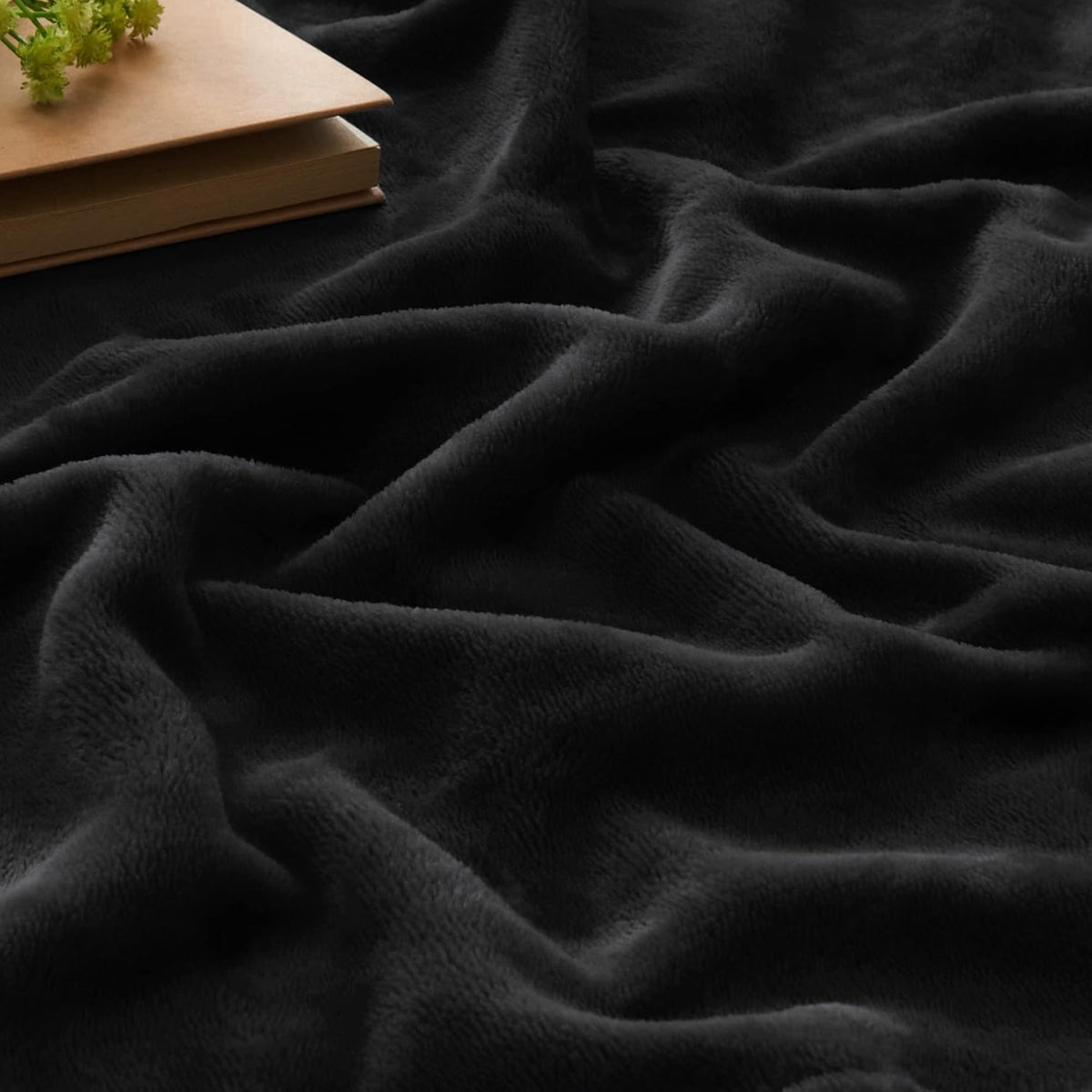 BEDELITE Fleece Blanket Black Throw Blankets for Couch & Bed, Luxury Plush Cozy Fuzzy Blanket 50x60 inches, Super Soft Warm Lightweight Throw Blanket for Travel Camping - Colors B