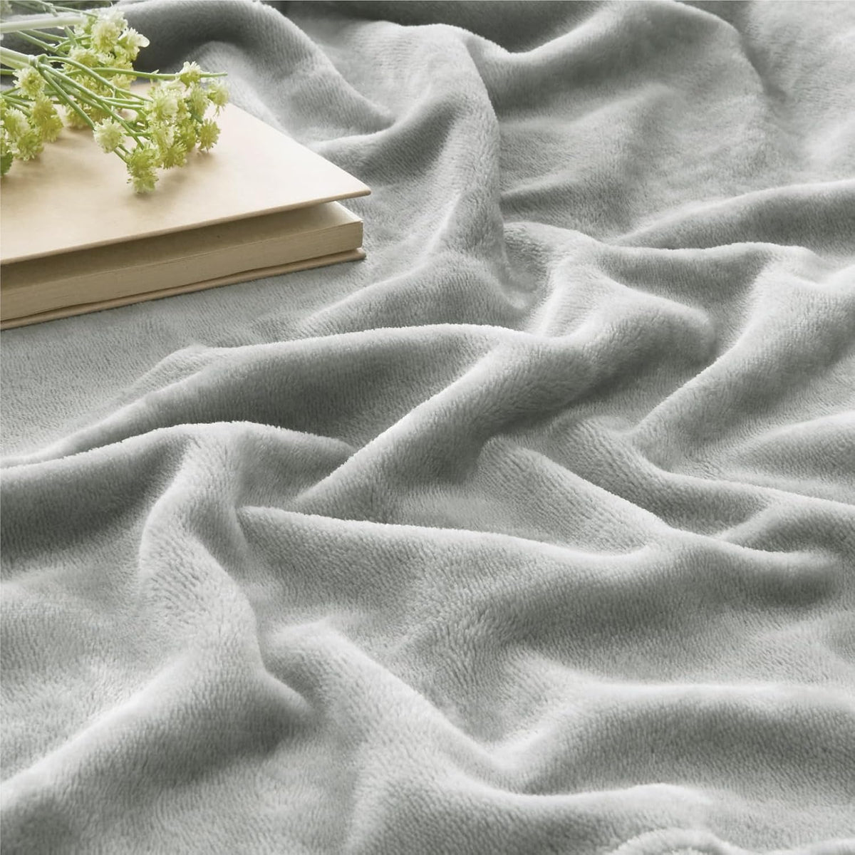 BEDELITE Fleece Blanket Black Throw Blankets for Couch & Bed, Luxury Plush Cozy Fuzzy Blanket 50x60 inches, Super Soft Warm Lightweight Throw Blanket for Travel Camping - Colors B
