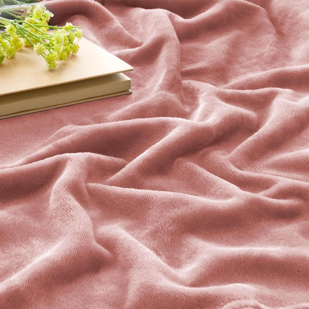 BEDELITE Fleece Blanket Black Throw Blankets for Couch & Bed, Luxury Plush Cozy Fuzzy Blanket 50x60 inches, Super Soft Warm Lightweight Throw Blanket for Travel Camping - Colors B