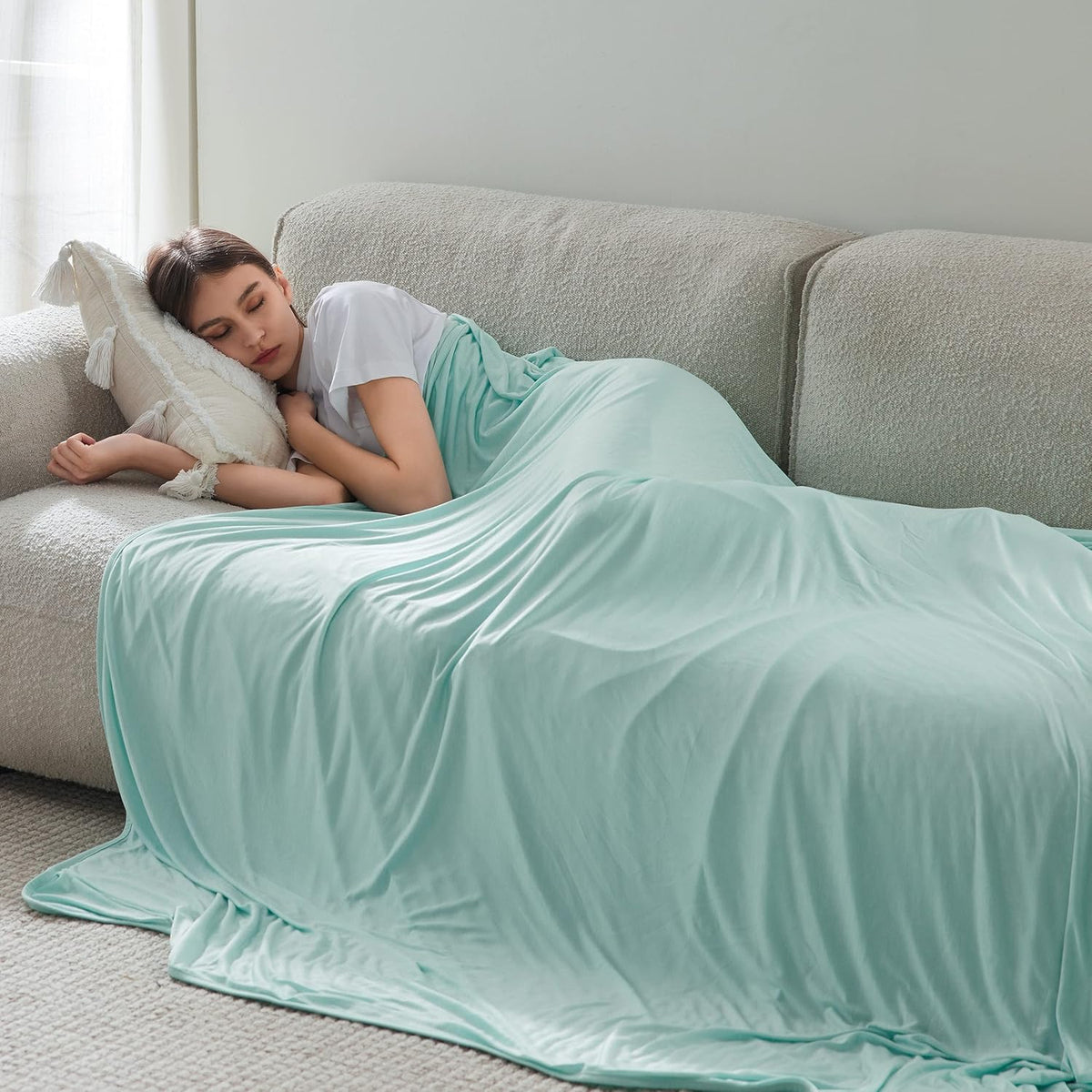 Bedsure Silky Soft Summer Cooling Blanket for Hot Sleepers, Rayon Derived from Bamboo Cold Throw Blanket for Couch, Lightweight Bed Cooling Throw Camping Picnic Travel Outdoor Dorm Essentials, 50x70
