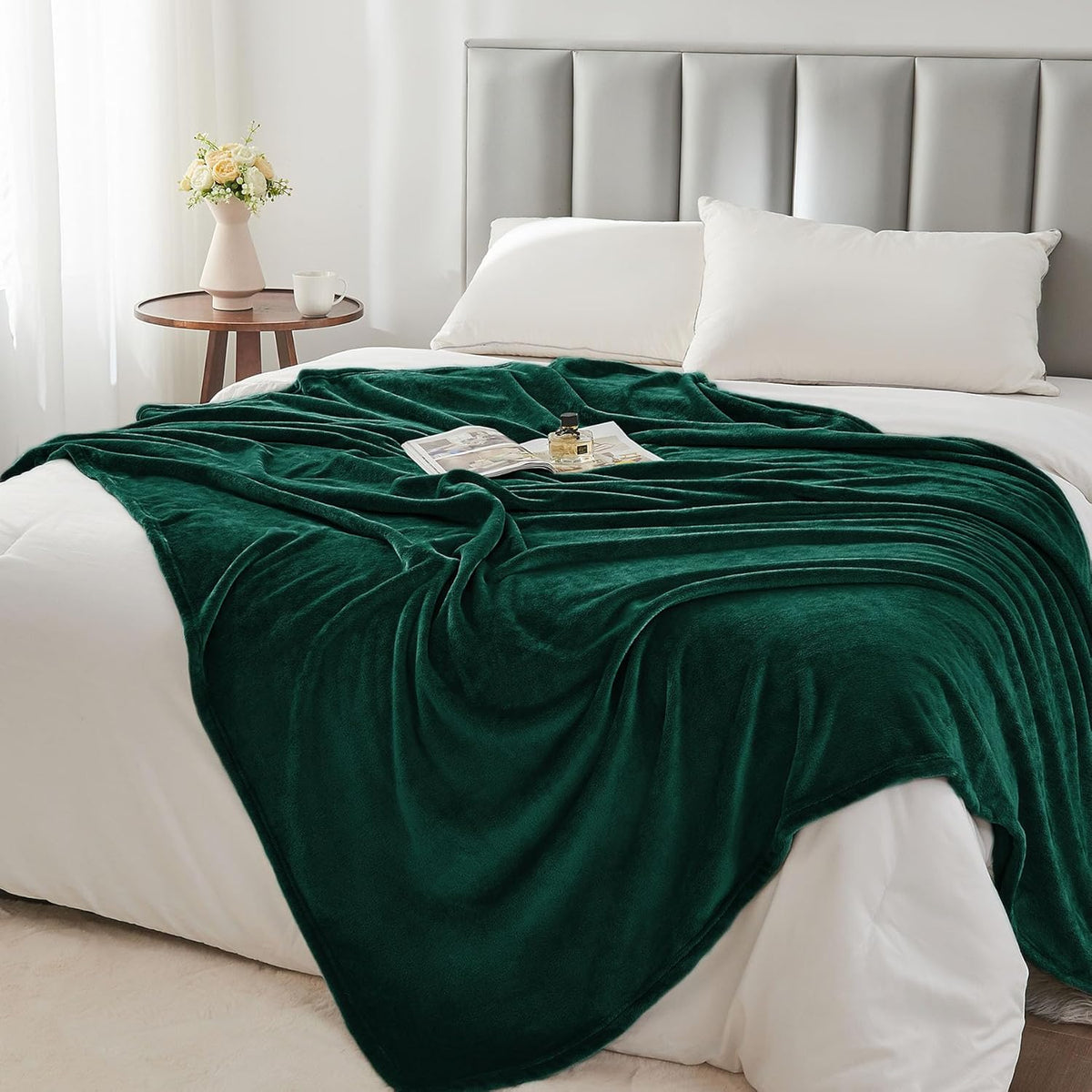 BEDELITE Fleece Blanket Black Throw Blankets for Couch & Bed, Luxury Plush Cozy Fuzzy Blanket 50x60 inches, Super Soft Warm Lightweight Throw Blanket for Travel Camping - Colors B
