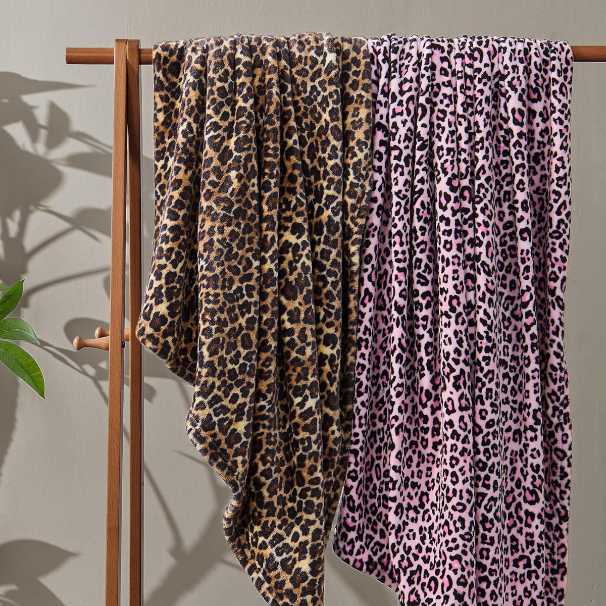 BEDELITE Fleece Blanket Black Throw Blankets for Couch & Bed, Luxury Plush Cozy Fuzzy Blanket 50x60 inches, Super Soft Warm Lightweight Throw Blanket for Travel Camping - Colors B