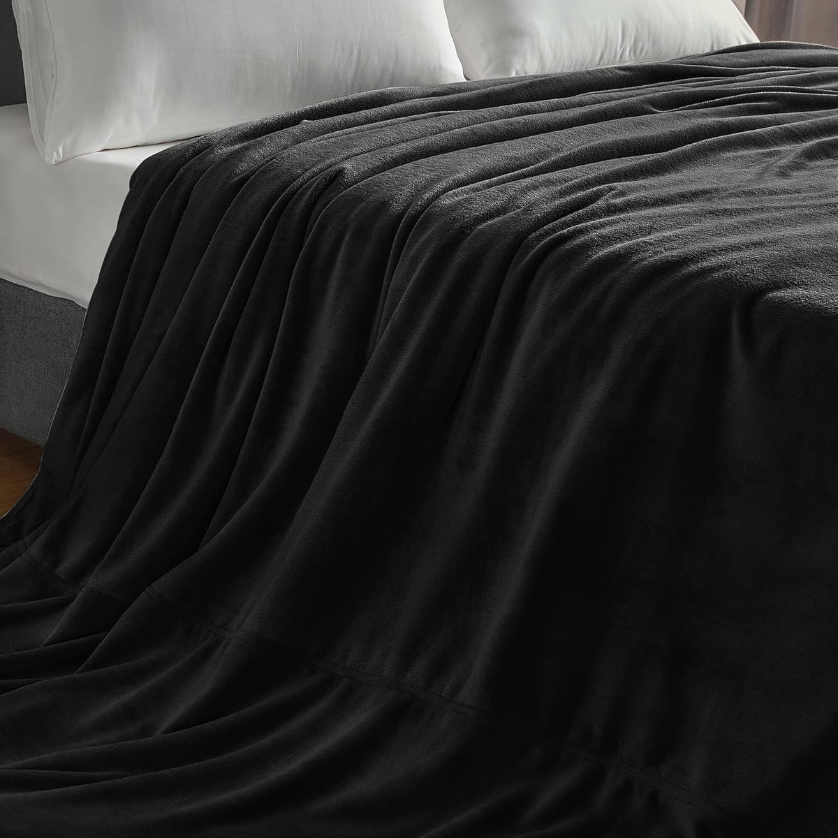 BEDELITE Fleece Blanket Black Throw Blankets for Couch & Bed, Luxury Plush Cozy Fuzzy Blanket 50x60 inches, Super Soft Warm Lightweight Throw Blanket for Travel Camping - Colors B