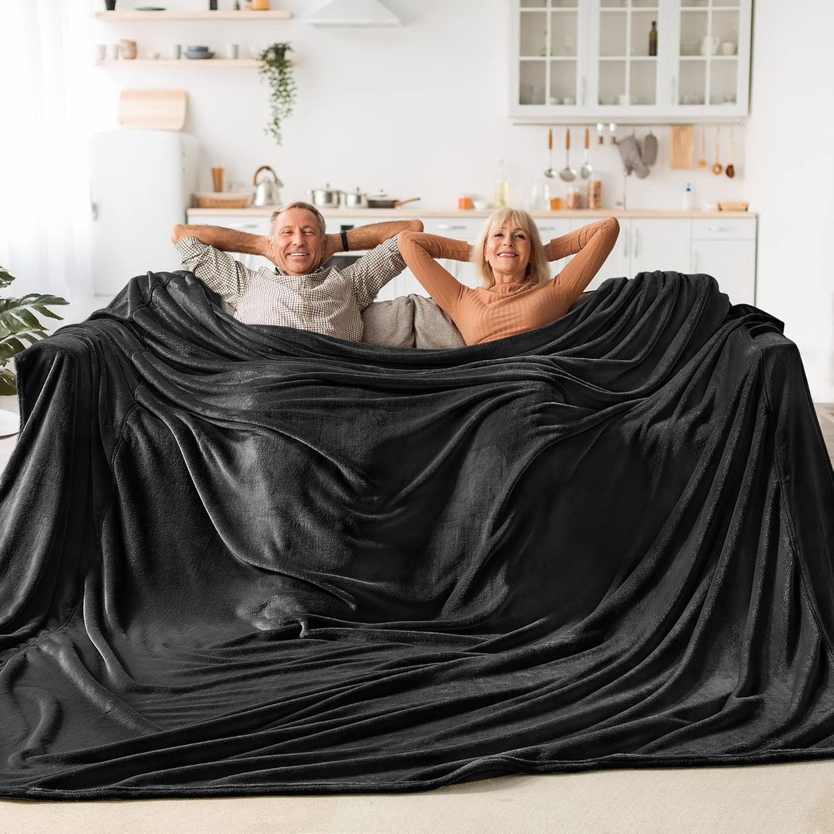 BEDELITE Fleece Blanket Black Throw Blankets for Couch & Bed, Luxury Plush Cozy Fuzzy Blanket 50x60 inches, Super Soft Warm Lightweight Throw Blanket for Travel Camping - Colors B