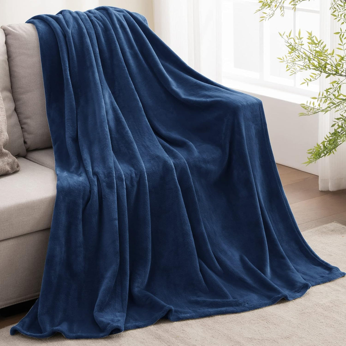 BEDELITE Fleece Blanket Black Throw Blankets for Couch & Bed, Luxury Plush Cozy Fuzzy Blanket 50x60 inches, Super Soft Warm Lightweight Throw Blanket for Travel Camping - Colors B