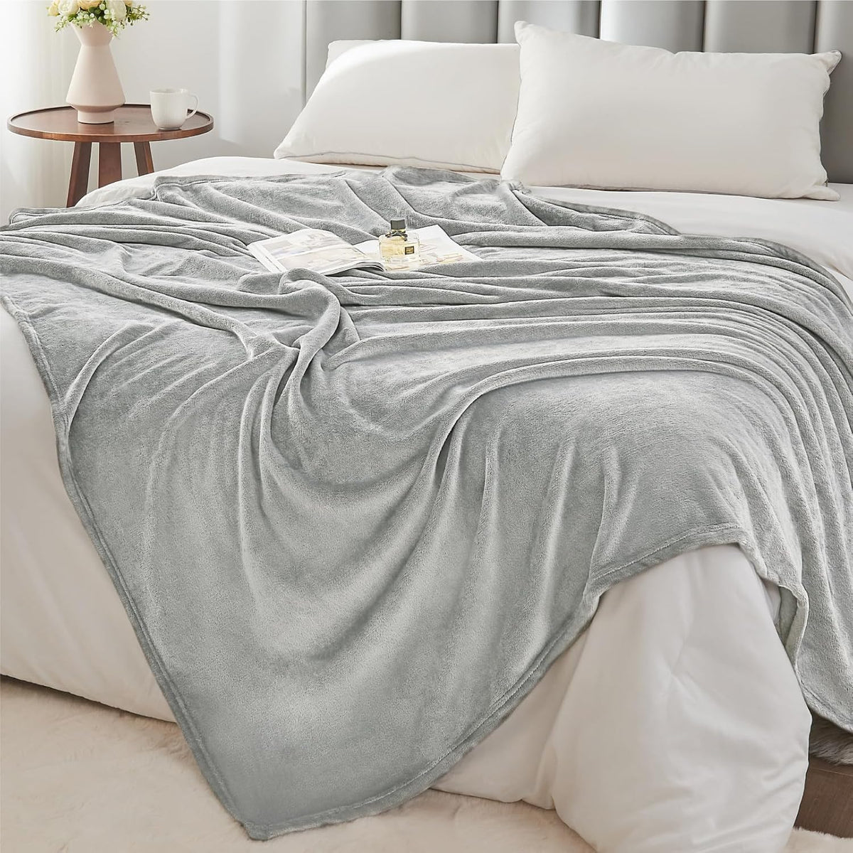 BEDELITE Fleece Blanket Black Throw Blankets for Couch & Bed, Luxury Plush Cozy Fuzzy Blanket 50x60 inches, Super Soft Warm Lightweight Throw Blanket for Travel Camping - Colors B