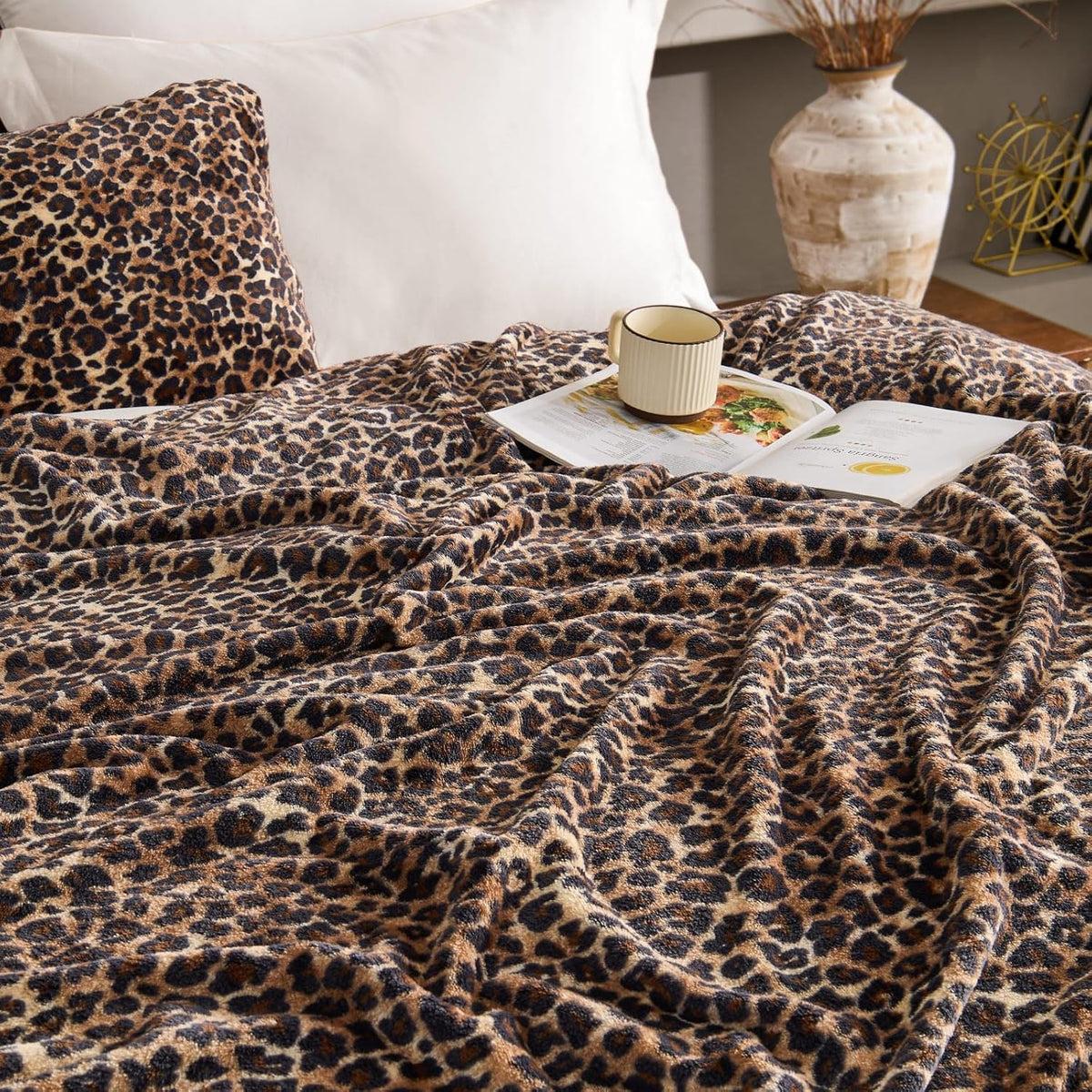 BEDELITE Fleece Blanket Black Throw Blankets for Couch & Bed, Luxury Plush Cozy Fuzzy Blanket 50x60 inches, Super Soft Warm Lightweight Throw Blanket for Travel Camping - Colors B