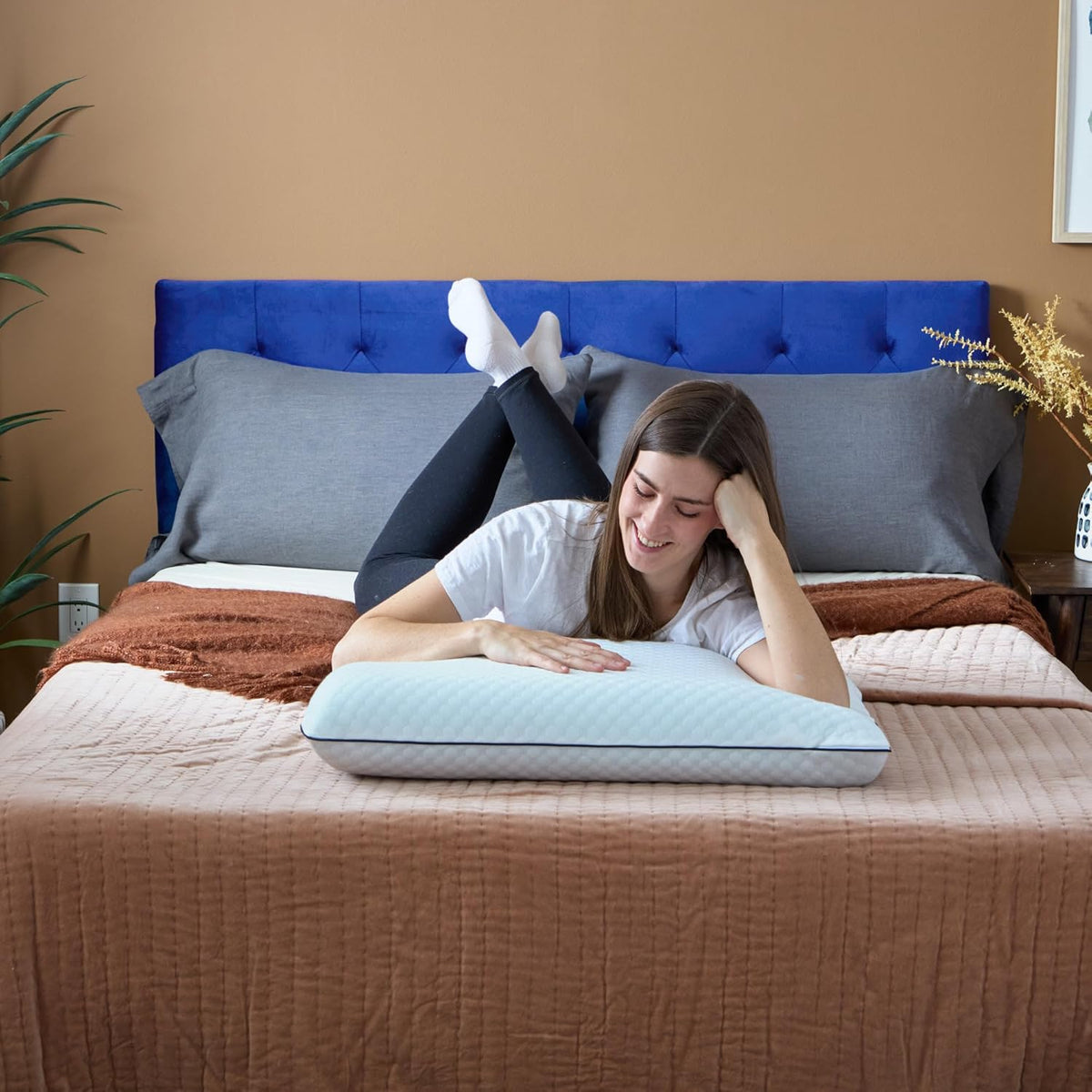 Cooling Gel Memory Foam Camping Pillow – Travel Size, Ventilated Cooling Pillow for Side & Back Sleepers, Neck Support, Compact with Carry Bag, Washable Cover