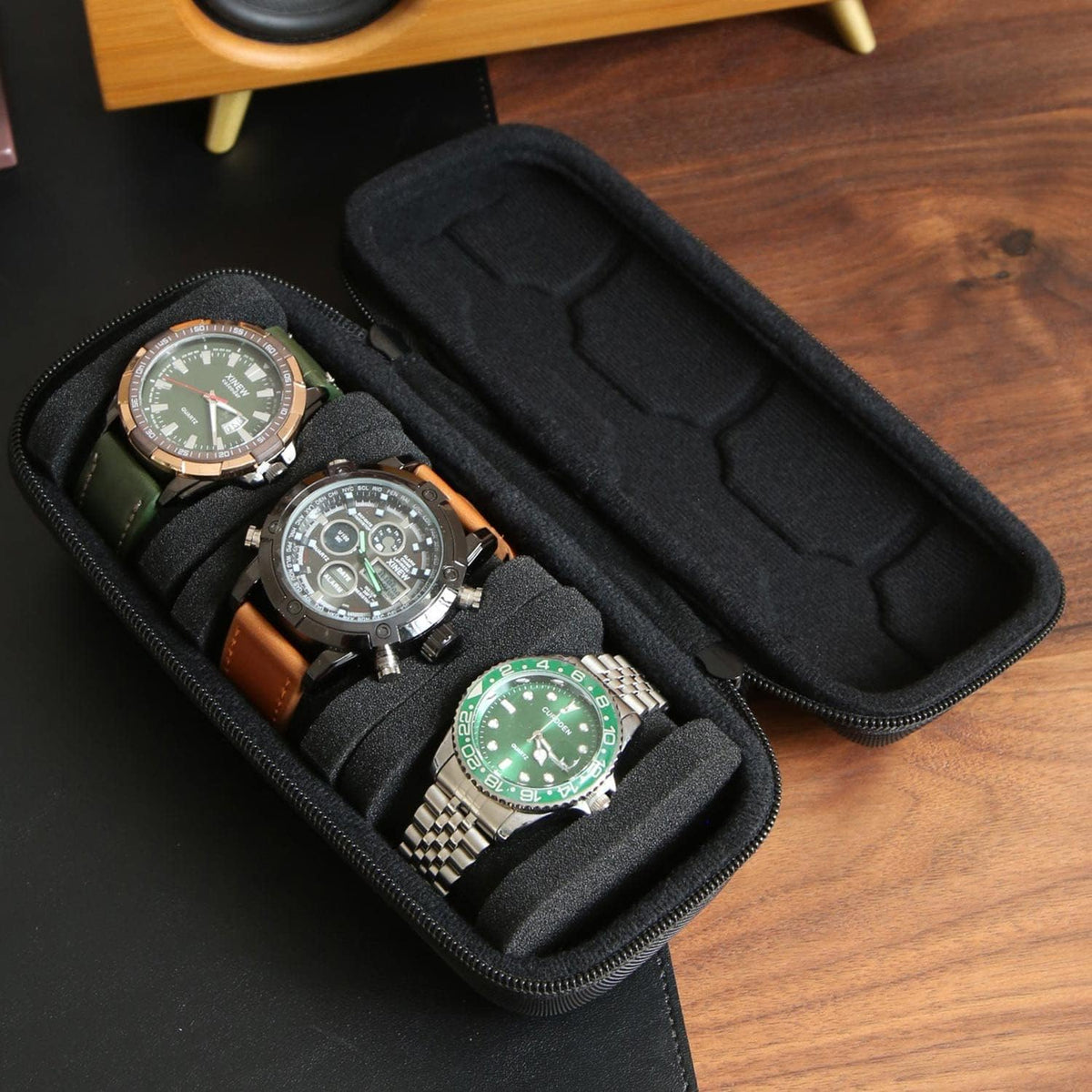 Watch Travel Case for Men and Women Portable Single Watch Storage box and Organizer for Wristwatches and Smart Watches (Black（2 slot）)