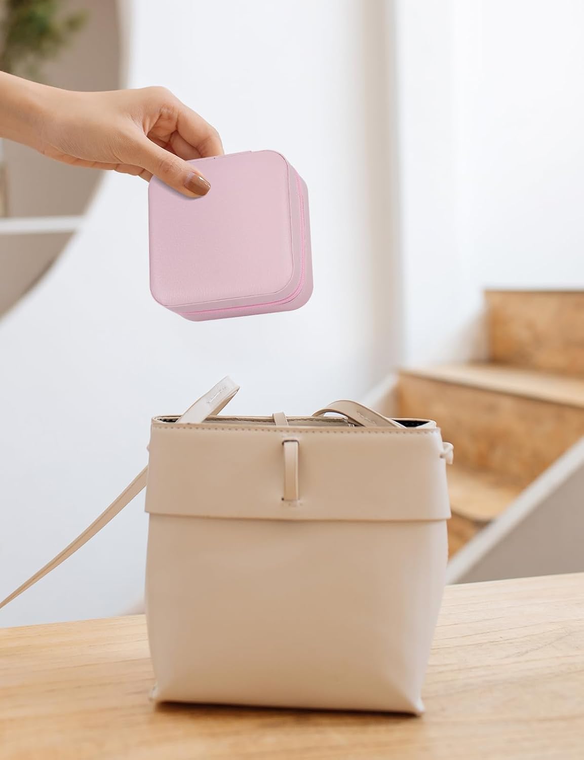 Travel Jewelry Case, Travel Jewelry Box, Mini Jewelry Travel Case, Jewelry Organizer Case, Portable Small Jewelry Organizer Storage Boxes - Best Gift for Women Girls.