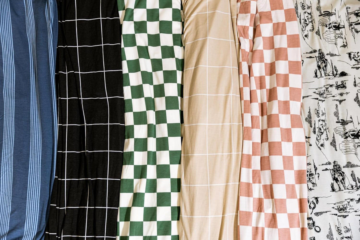 Soft Pink Checkered Dual-Sided Travel Blanket with Carrying Bag